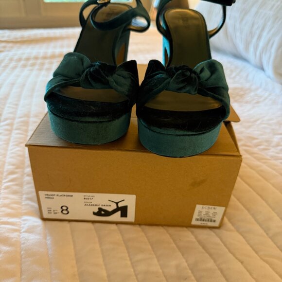 New J Crew Velvet Platform Sandals in Academic Green, size 8 - Picture 3 of 8